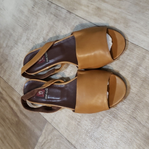 Anne Klein 7.5 A tan - Picture 1 of 3